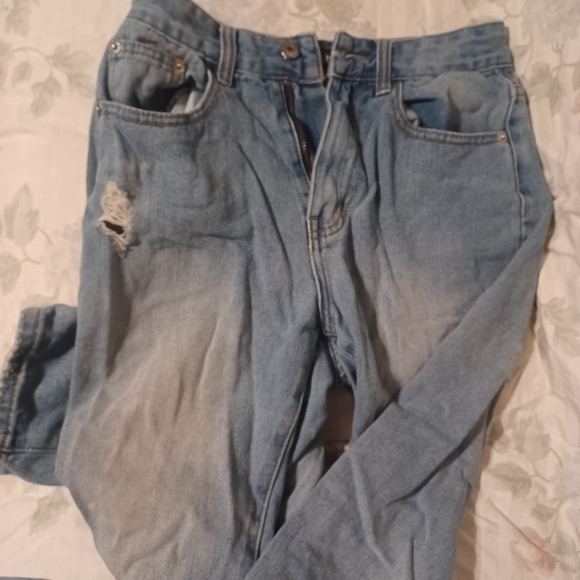 Nasty Gal distressed high-waisted jeans - Picture 3 of 7